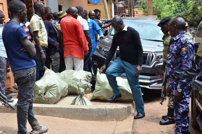 Eight Individuals apprehended in Kampala for vehicle vandalism